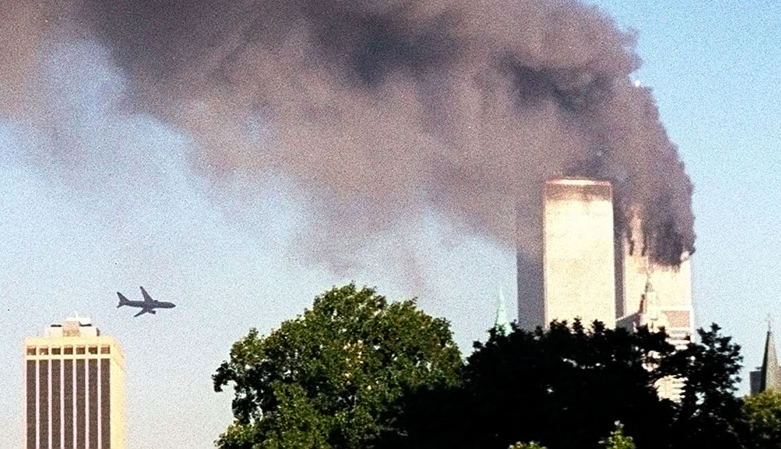 Avión se aproxima a las Twin Towers del World Trade Center en Nueva York